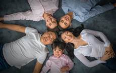 family portrait photography Toronto, studio family portrait, happy family