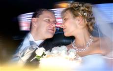 wedding photography Toronto, Love story, special event, bride, groom, limo, first kiss